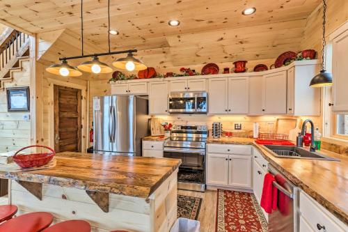 Mineral Bluff Cabin Near Lake Blue Ridge! in Mineral Bluff, USA