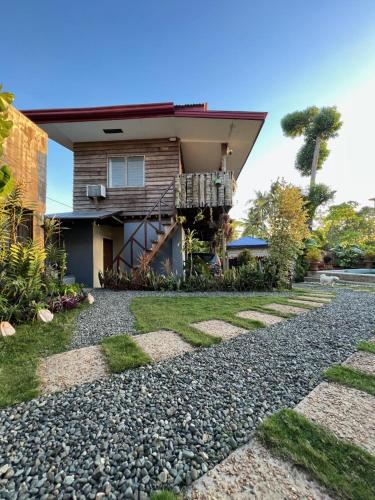 Casas de Ruumar Bed and Breakfast-Two rooms for family available near Danao Adventure Park