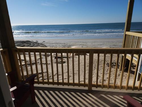 B&B North Topsail Beach - Steps To The Ocean! 152 - Bed and Breakfast North Topsail Beach