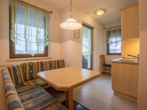  Romantic Apartment in the center of Flirsch with Balcony, Unterkunft in Flirsch