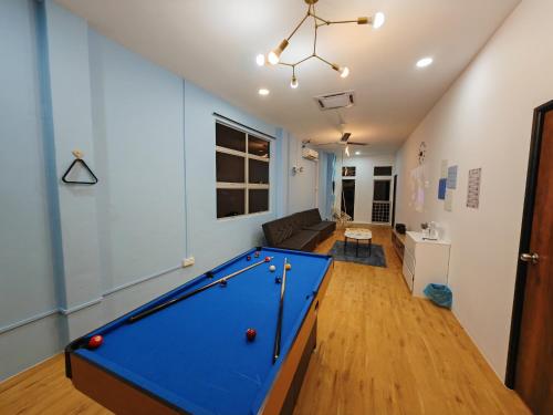 KTV, Dart & Snooker 4BR 16-20pax 4min walk to Jonker & Town