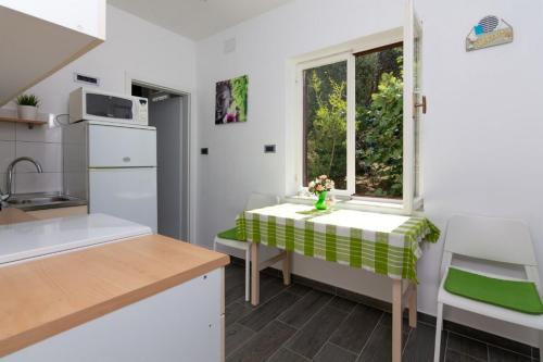 Studio with Balcony and Sea View image 3