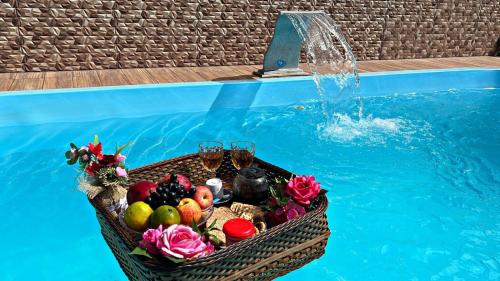 Casa Luxo com Piscina e área gourmet à 2 minutos da praia com Wifi em Unamar Cabo Frio RJ