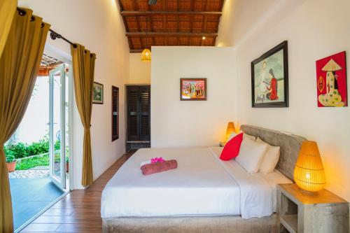 Two-Bedroom House image 9