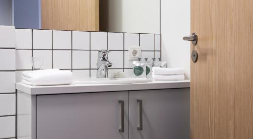 Island Apartments - image 11