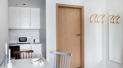 Island Apartments - image 4