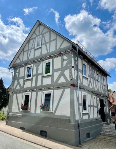 Rosehill Cottage 1699 - Stilvolles Hideaway, Berge & See in Eisemroth, Deutschland