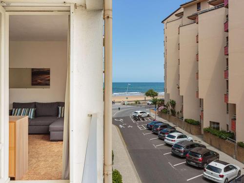 . Appartement Rustique en Bord de Mer à Hendaye - 2 Chambres, Balcon, Quartier Plage - FR-1-2-293