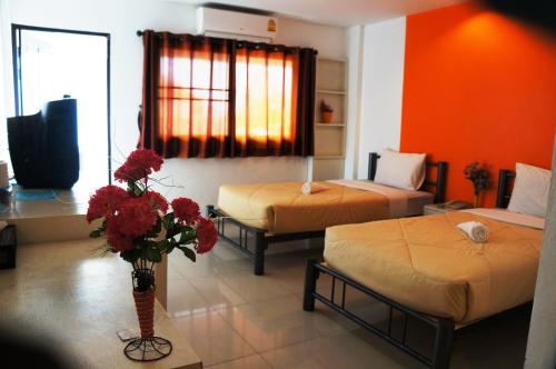 room detail thumbnail 2