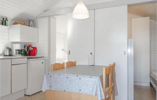 Konyha, Lovely Home In Nexø With Wifi in Snogebaek