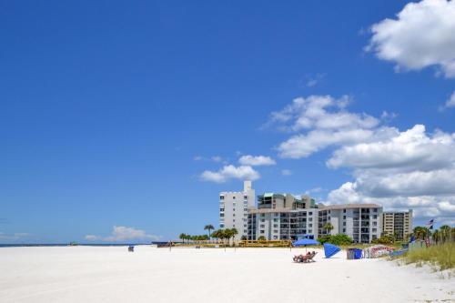 Waves 18 2 Bedroom Pool View Heated Pool BBQ WiFi Sleeps 6 - image 6