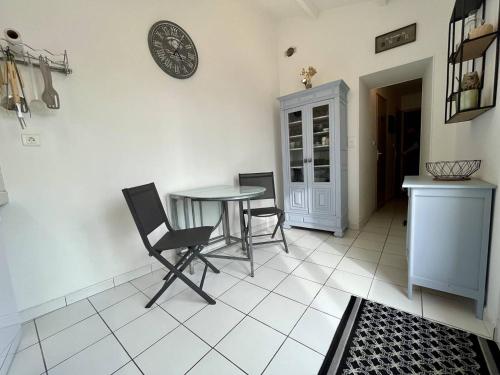 Mais 3 pièces Oléron 4 couchages LA BREE LES BAINS - FR-1-246A-219 (Maison cosy au centre de La Bree-les-Bains avec 4 couchages, proche plage, WiFi gratuit - FR-1-246A-) in 拉布雷萊班