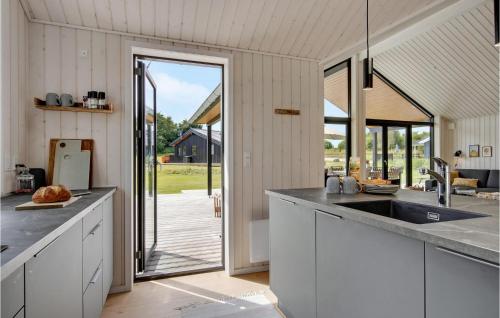 kuhinja, Cozy Home In Hørve With Wifi in Havnso