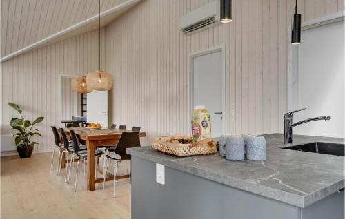 kuhinja, Cozy Home In Hørve With Wifi in Havnso
