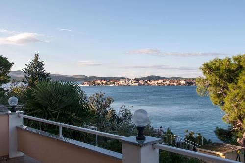 One-Bedroom Apartment with Terrace and Sea View (3 Adults)