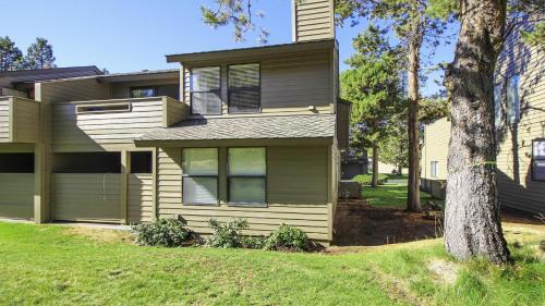 Three-Bedroom Apartment image 9