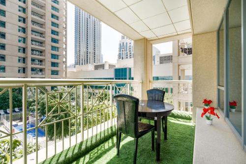 Lux BnB I 29 Burj BLVD I Pool Views - image 14