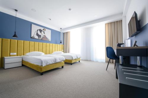 2 twin beds