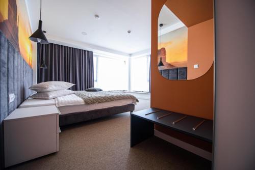 2 twin beds, 1 sofa bed