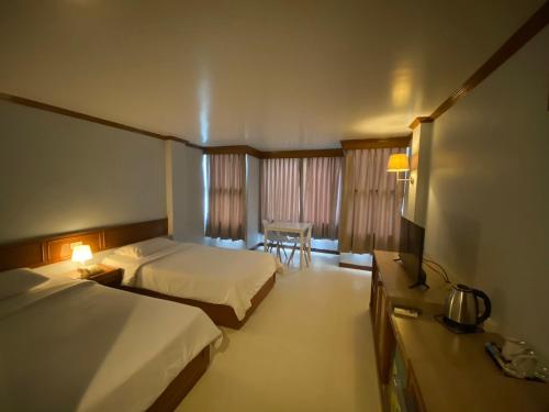 Naraigrand Hotel (โรงแรมนารายณ์แกรนด์) Room Type - Deluxe Double Studio
