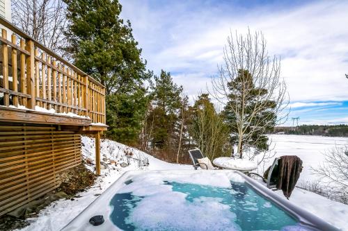 Relaxing Lake Oasis with Jacuzzi - Amazing view & Private Pier, Stockholm (photo 7)