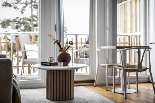 Relaxing Lake Oasis with Jacuzzi - Amazing view & Private Pier, Stockholm (photo 9)