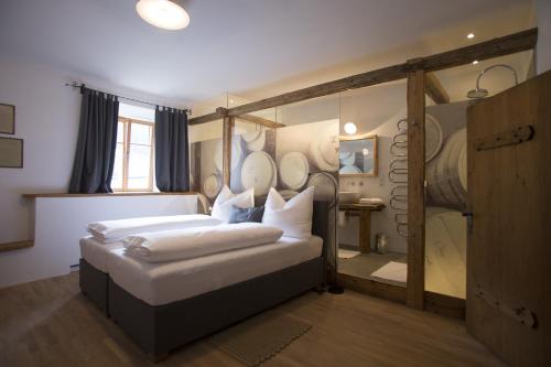 1 queen bed