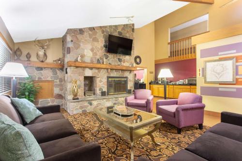 AmericInn by Wyndham Elkhorn Near Lake Geneva in Elkhorn, USA