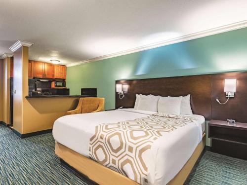 La Quinta Inn & Suites by Wyndham San Francisco Airport West