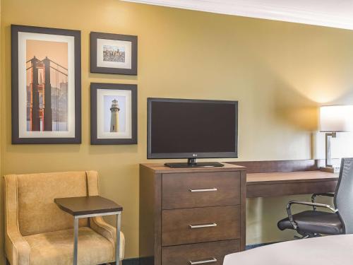 La Quinta Inn & Suites by Wyndham San Francisco Airport West