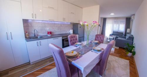 One-Bedroom Apartment image 10