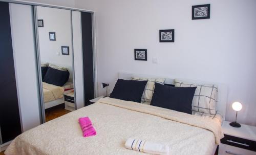 One-Bedroom Apartment image 3
