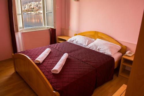 1 queen bed