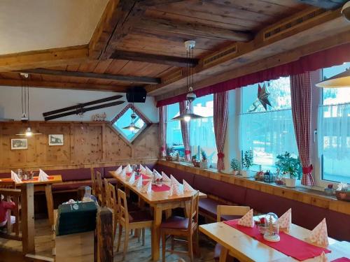 餐廳, Pepis Ferienwohnungen inklusive Sommercard in 耶爾岑斯