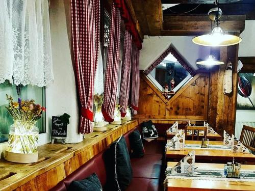 餐廳, Pepis Ferienwohnungen inklusive Sommercard in 耶爾岑斯