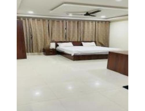 Hotel Km, Chhindwara