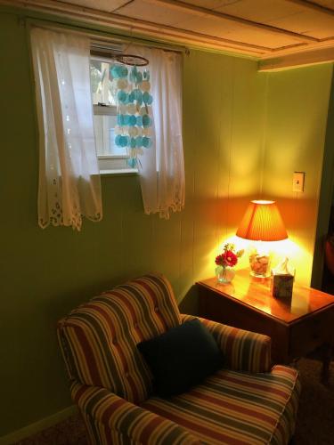 Rustic BEACH FRONT Basement Apt, Pet Friendly Wi-Fi apts in North Camellia Acres, USA