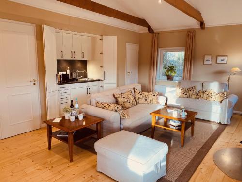 2 bedrooms, 5 beds