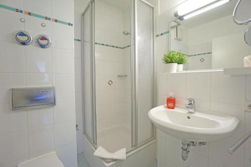 One-Bedroom Apartment with Balcony image 8