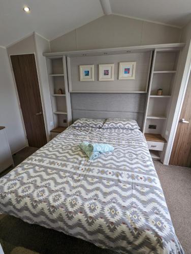 LOCATION LOCATION Beautiful Modern Frontline Caravan Haven Littlesea Weymouth