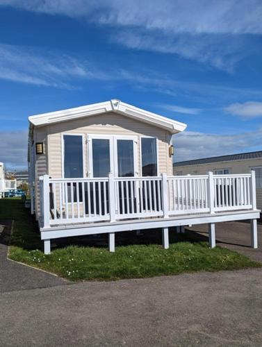 LOCATION LOCATION Beautiful Modern Frontline Caravan Haven Littlesea Weymouth