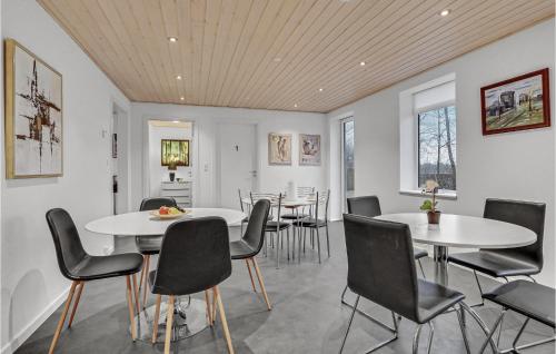 Stunning Apartment In Billund With Kitchen
