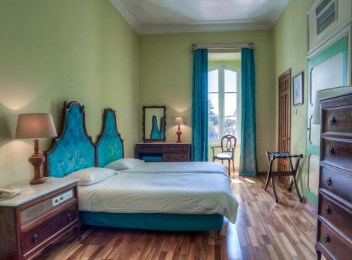 Hotel Castille Ideally located in the Valletta area, Hotel Castille promises a relaxing and wonderful visit. The property offers guests a range of services and amenities designed to provide comfort and convenience. 