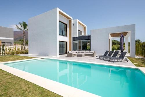 Casa Innes: Entire 5 bed Modern Villa. Pool. Valle Romano