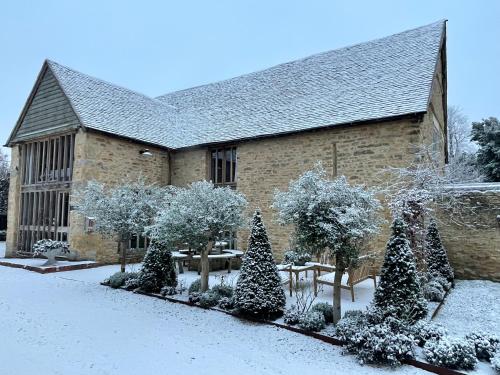 17th Century Barn near Le Manoir aux Quat’Saisons