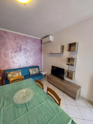 One-Bedroom Apartment image 10