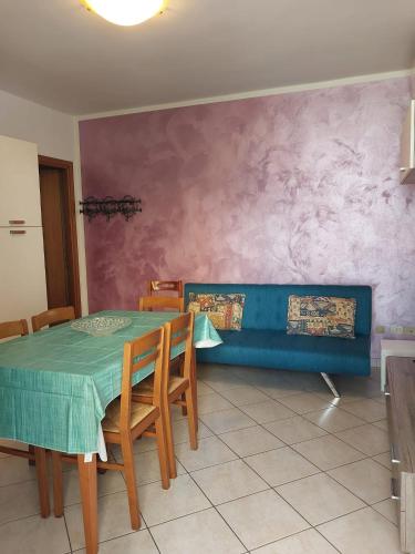 One-Bedroom Apartment image 8
