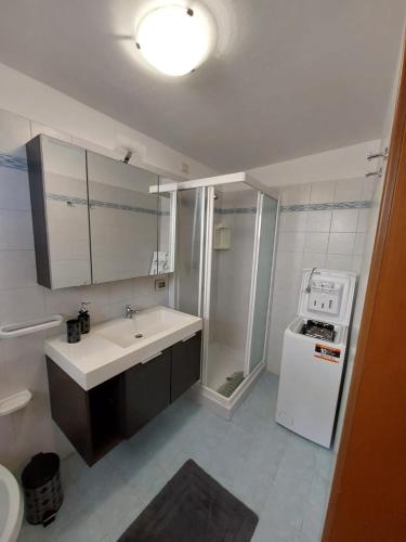 One-Bedroom Apartment image 3