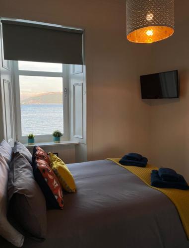Beautiful Upper Apartment/Stunning Sea Views, Isle of Bute