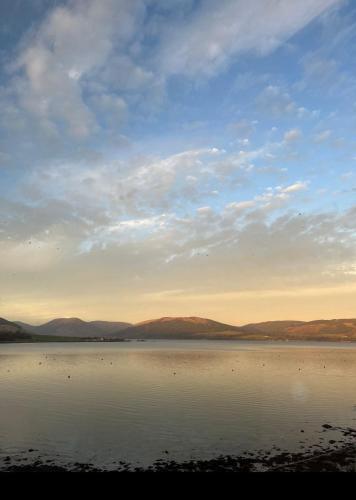 Beautiful Upper Apartment/Stunning Sea Views, Isle of Bute